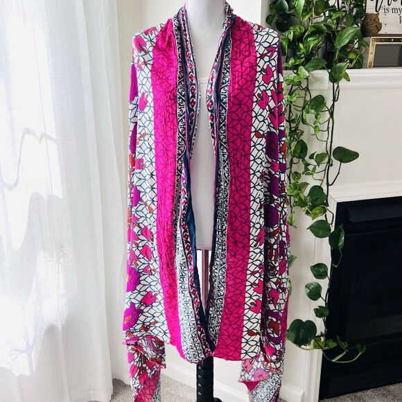 Beautiful Pink Colorful Floral Soft Flowy Boho Cozy Romantic Wrap - Picture 1 of 5